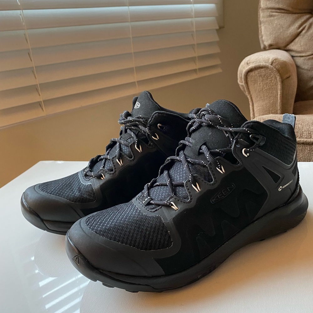 KEEN Black Explore Waterproof Mid Top Trail Shoe Women Sz 8